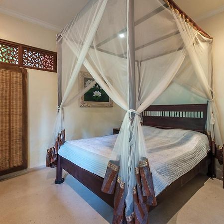 White Lotus Oasis Hotel Ubud  Bagian luar foto