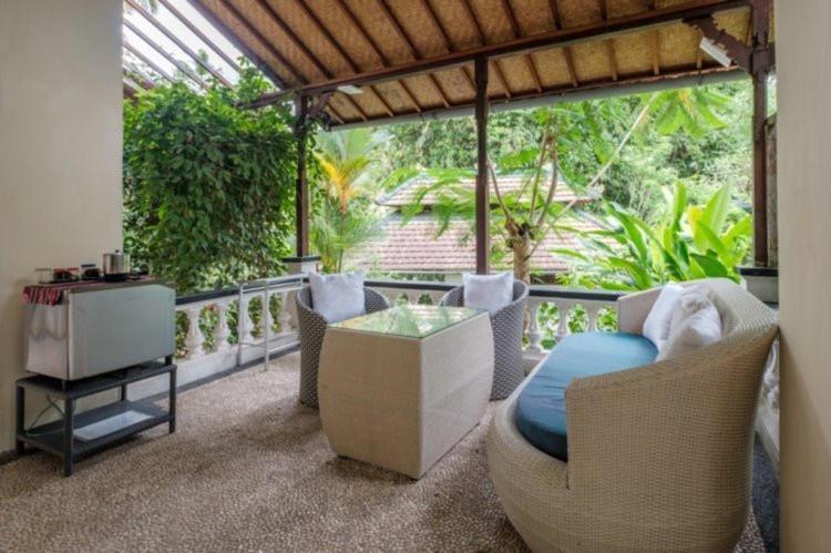 White Lotus Oasis Hotel Ubud  Bagian luar foto