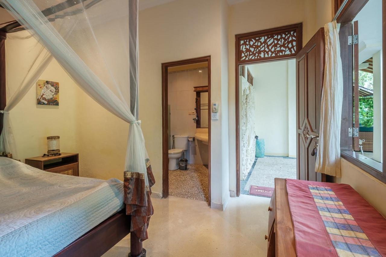 White Lotus Oasis Hotel Ubud  Bagian luar foto