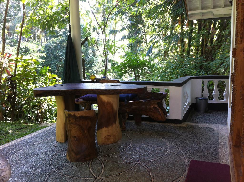 White Lotus Oasis Hotel Ubud  Bagian luar foto