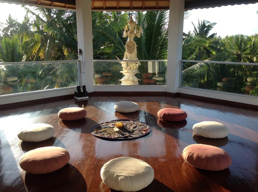 White Lotus Oasis Hotel Ubud  Bagian luar foto
