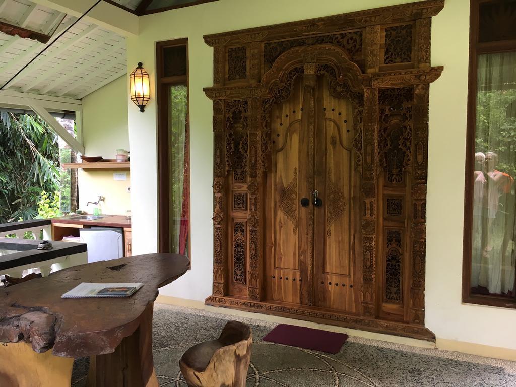 White Lotus Oasis Hotel Ubud  Bagian luar foto