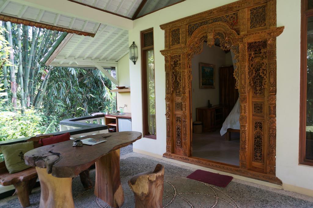 White Lotus Oasis Hotel Ubud  Bagian luar foto