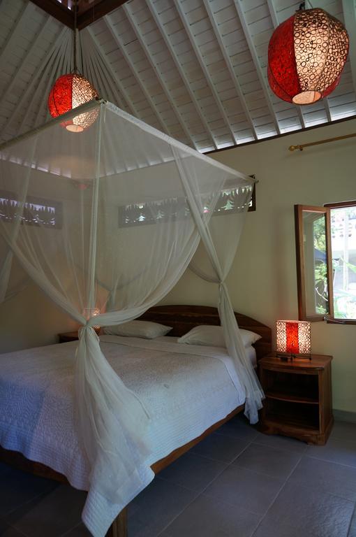 White Lotus Oasis Hotel Ubud  Bagian luar foto