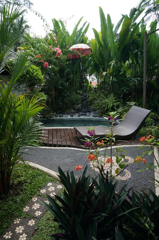 White Lotus Oasis Hotel Ubud  Bagian luar foto