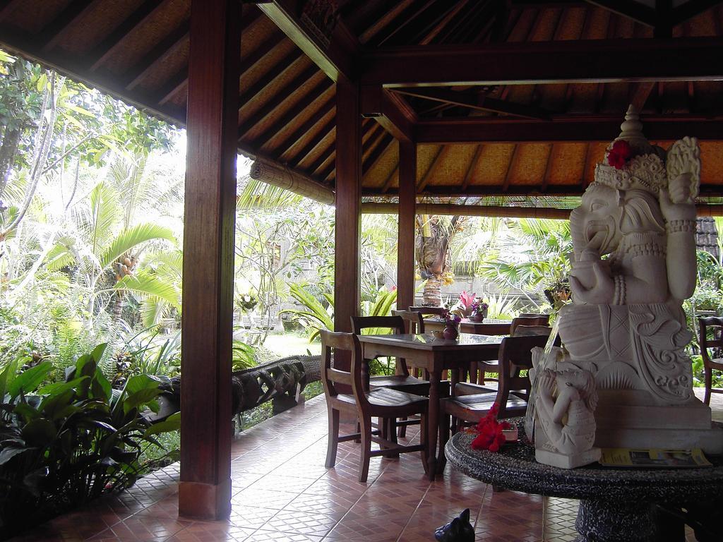 White Lotus Oasis Hotel Ubud  Bagian luar foto